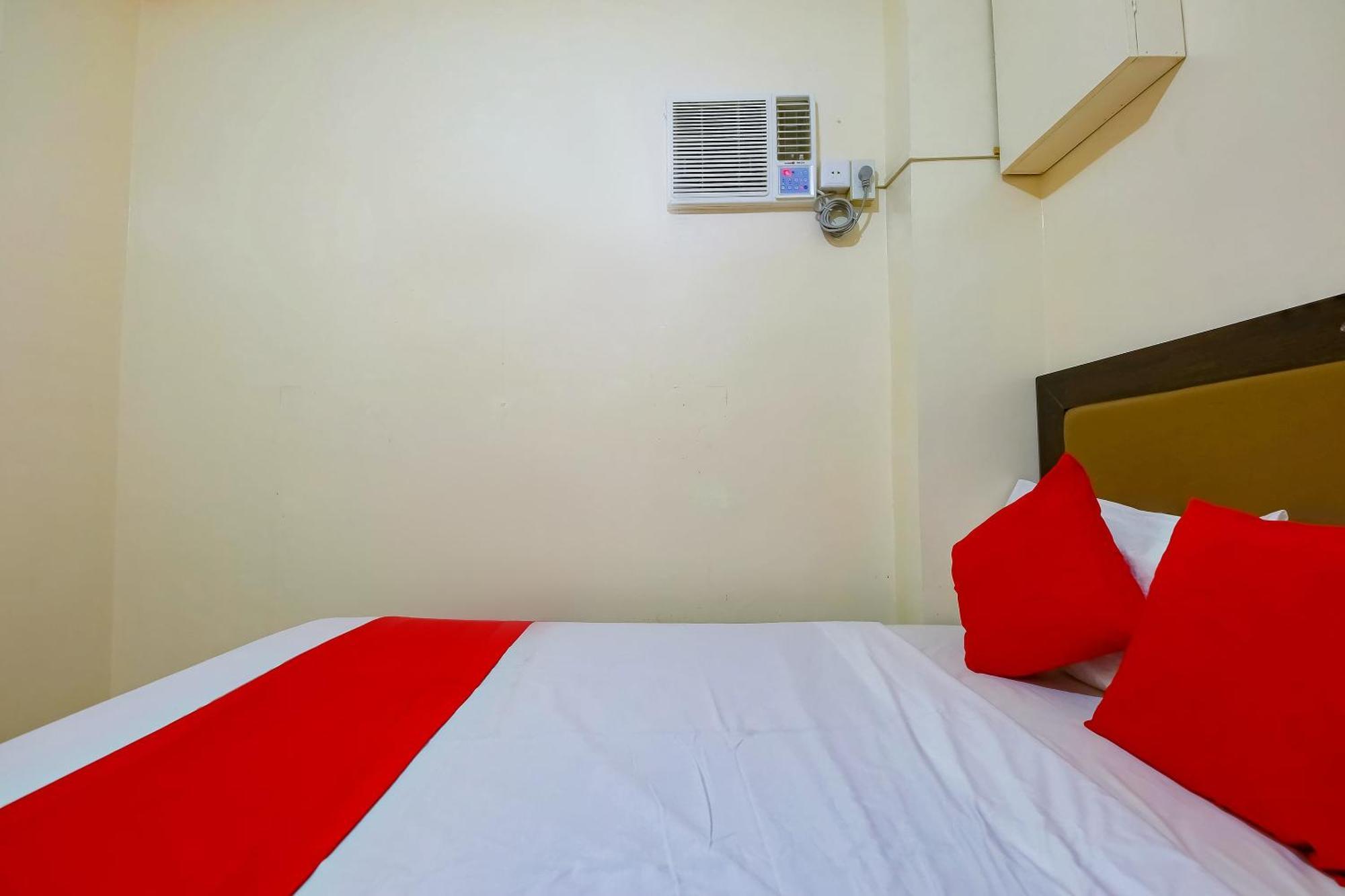 Oyo 431 Apollo 11 Apartelle Pasay Exterior foto